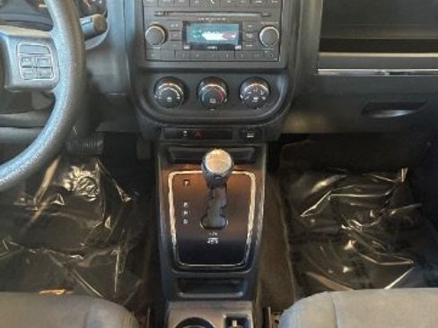 Used 2014 Jeep Patriot Sport image 16
