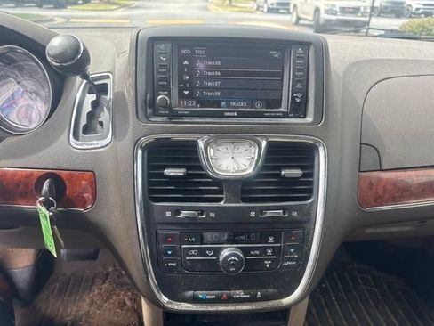 Used 2013 Chrysler Town & Country Touring FWD image 16
