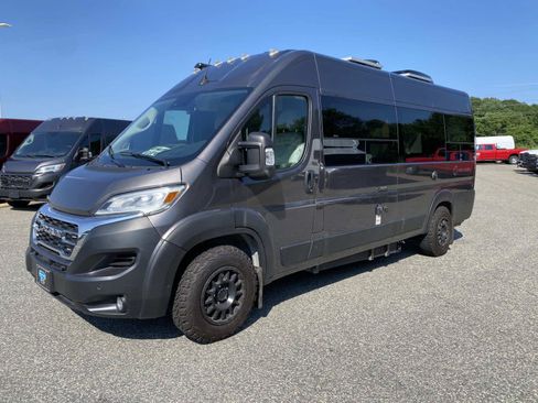 Used 2024 RAM ProMaster 3500 w/ Quick Order Package 22H SLT+ FWD image 3