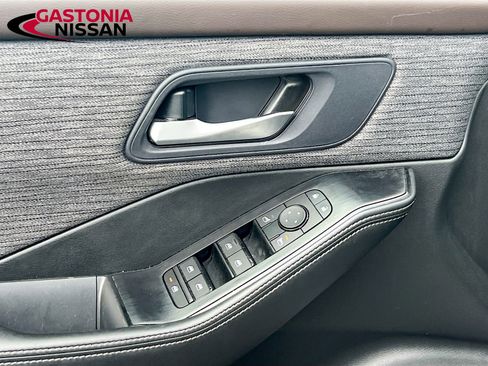 Used 2023 Nissan Rogue SV image 22