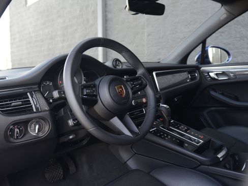 Certified 2025 Porsche Macan S image 4