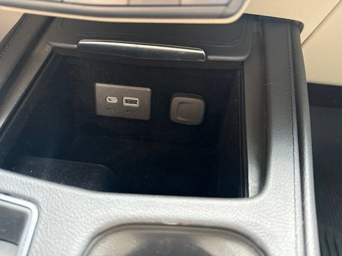Used 2022 Cadillac XT4 Luxury w/ Cold Weather Package FWD image 35