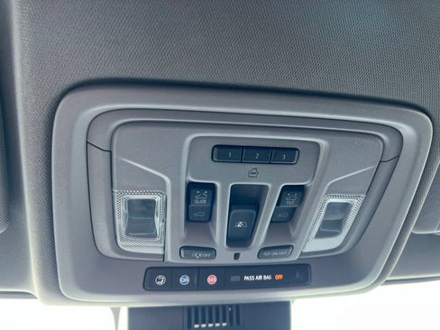 Used 2023 GMC Sierra 1500 SLT w/ SLT Convenience Package AWD/4WD image 15