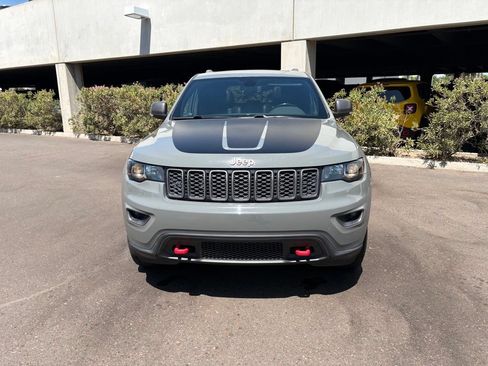 Used 2020 Jeep Grand Cherokee Trailhawk AWD/4WD image 3