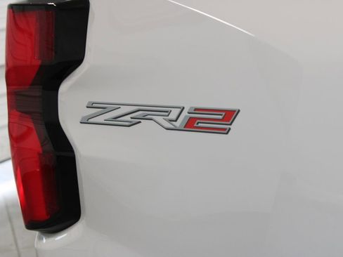 New 2026 Chevrolet Colorado ZR2 w/ Technology Package AWD/4WD image 12