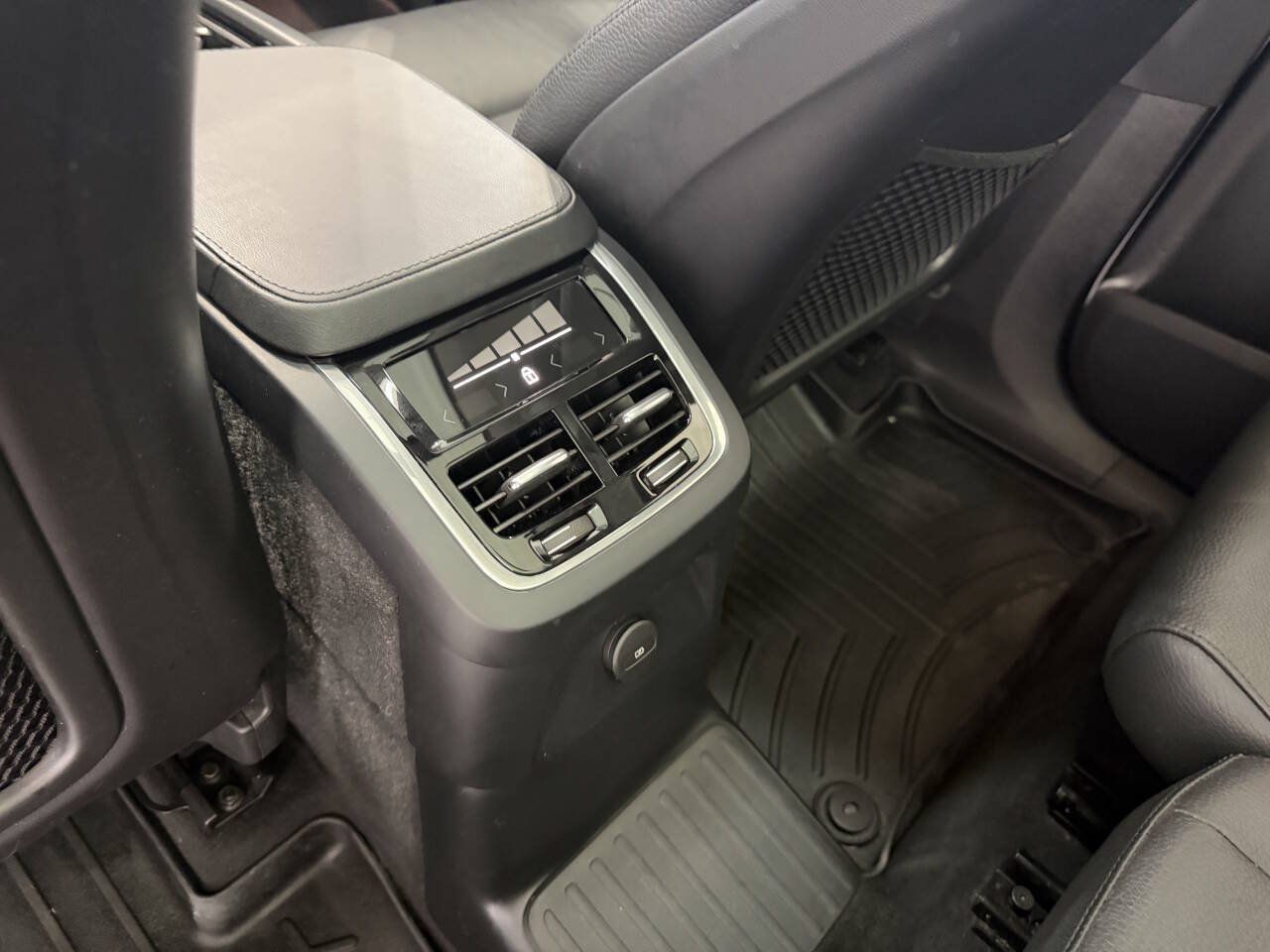 Used 2023 Volvo XC90 T8 Core AWD/4WD image 23