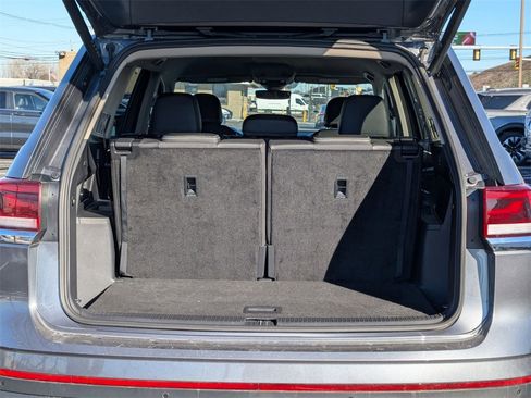 Used 2025 Volkswagen Atlas SE image 34
