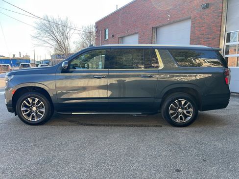 Used 2021 Chevrolet Suburban LT w/ LT Signature Package image 2