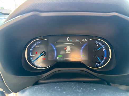 Used 2025 Toyota RAV4 SE image 20