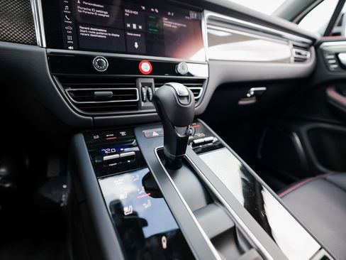 New 2026 Porsche Macan GTS image 20