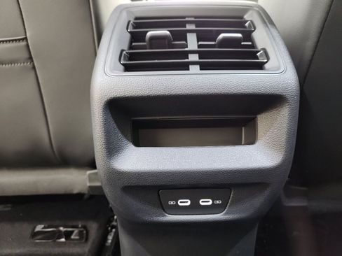 New 2025 Volkswagen Tiguan SE image 33