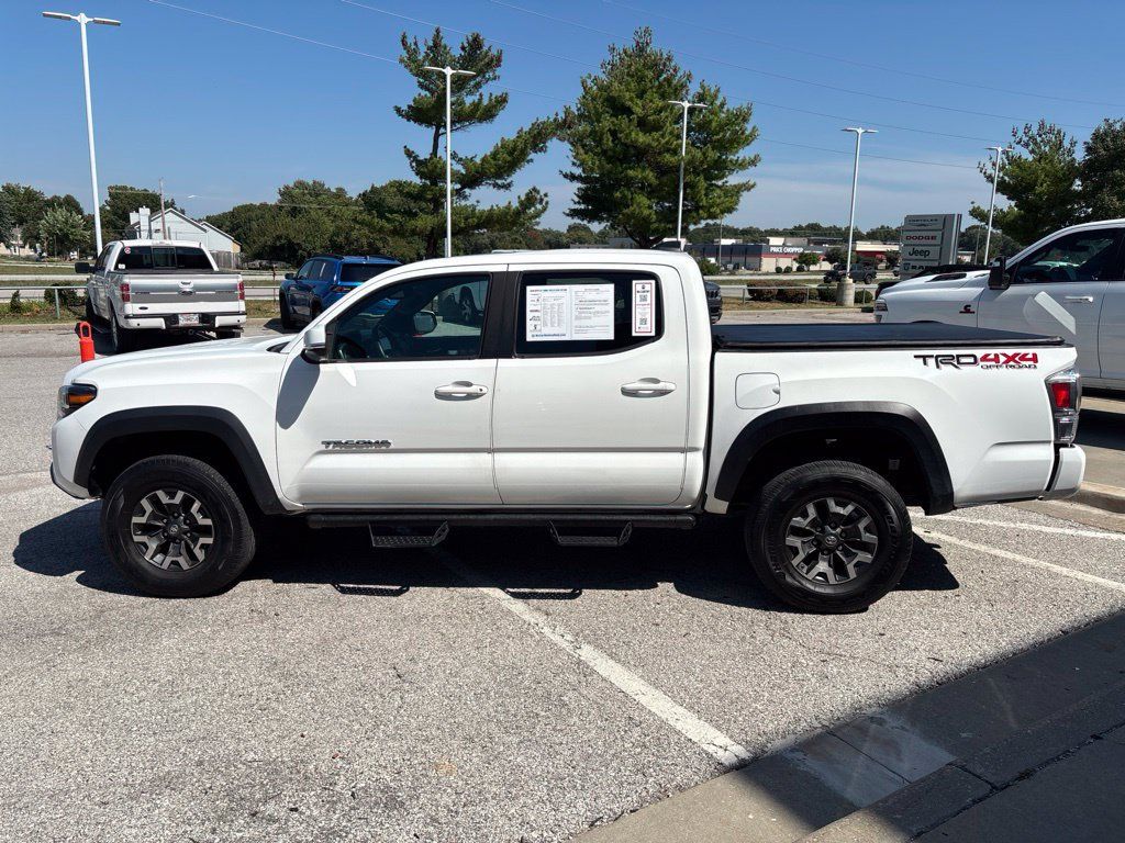Used 2021 Toyota Tacoma TRD Off-Road w/ TRD Premium Off Road Package AWD/4WD image 9