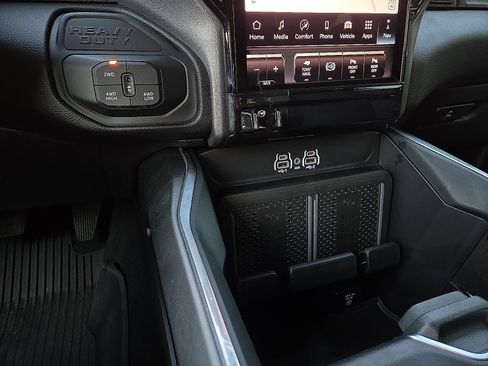 Used 2025 RAM 3500 Laramie AWD/4WD image 21