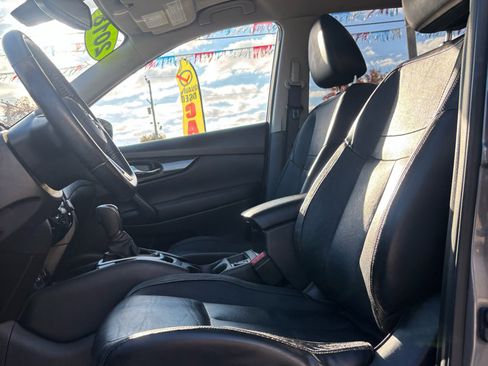 Used 2018 Nissan Rogue SL w/ Premium Package image 5