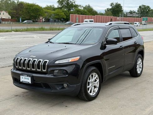 Used 2016 Jeep Cherokee Latitude w/ Cold Weather Group AWD/4WD image 1