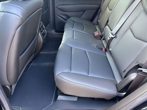 New 2025 Cadillac XT5 Luxury image 18