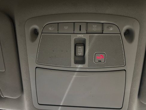 Used 2016 Nissan Rogue SL image 37