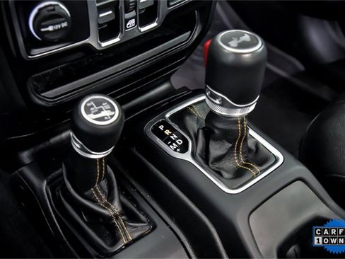 Used 2022 Jeep Wrangler Unlimited Sahara image 25