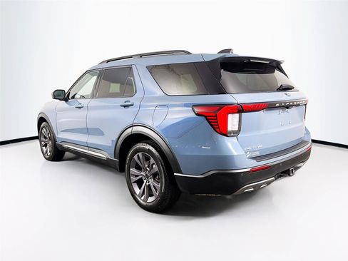 Used 2025 Ford Explorer Active w/ Active Comfort Package AWD/4WD image 9