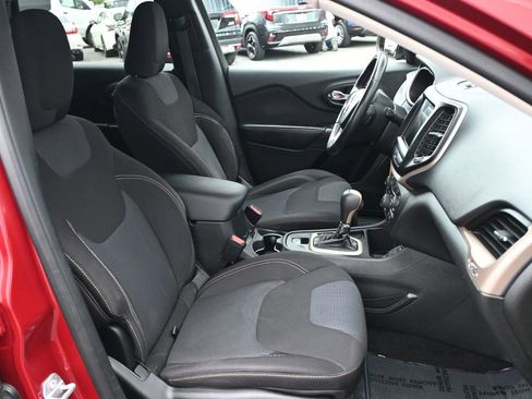 Used 2015 Jeep Cherokee Latitude FWD image 14