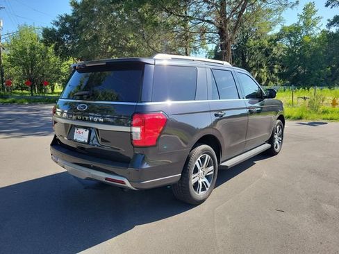 Used 2024 Ford Expedition XLT RWD image 2