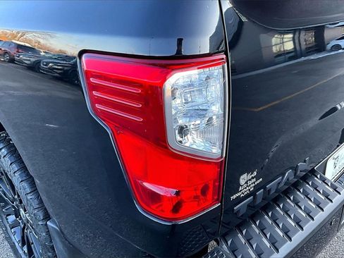 Used 2018 Nissan Titan SV image 24