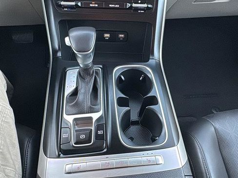 Used 2023 Kia Carnival LX image 25