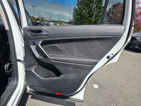 Used 2022 Volkswagen Tiguan SE AWD/4WD image 14