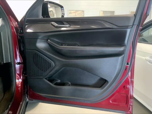 Used 2023 Jeep Grand Cherokee Altitude image 25