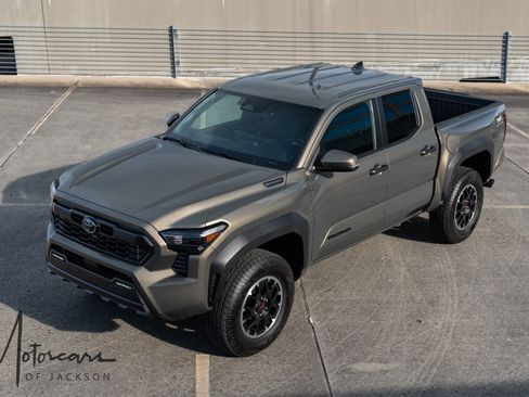 Used 2025 Toyota Tacoma TRD Off-Road image 26