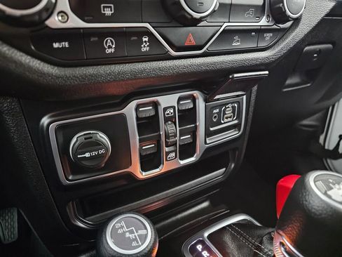 Used 2024 Jeep Wrangler Sport S image 28