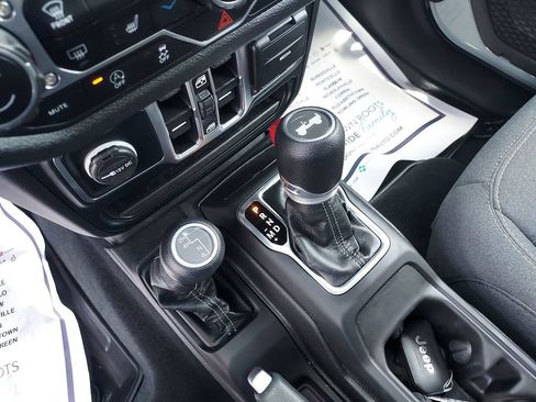 Used 2024 Jeep Wrangler Unlimited Sport AWD/4WD image 24