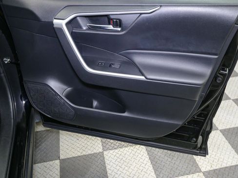 Used 2022 Toyota RAV4 XLE image 21