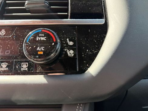 Used 2025 Nissan Pathfinder Platinum AWD/4WD image 30