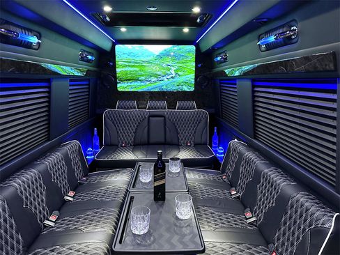 Used 2024 Mercedes-Benz Sprinter 3500 image 40