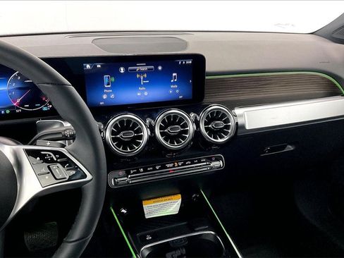 New 2026 Mercedes-Benz GLB 250 4MATIC image 6