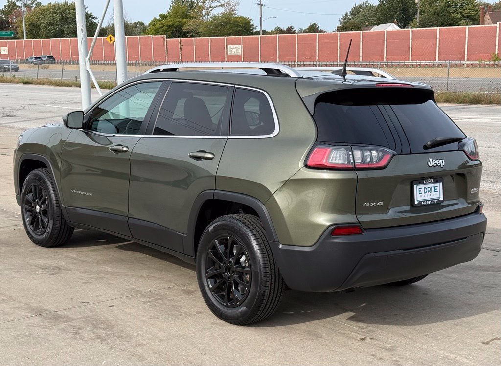 Used 2019 Jeep Cherokee Latitude w/ Cold Weather Group AWD/4WD image 10