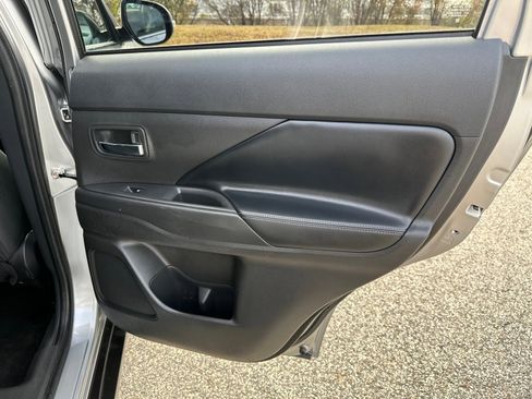 Used 2020 Mitsubishi Outlander SEL image 16