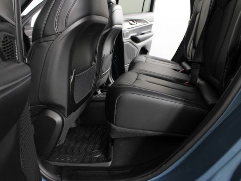 New 2026 Jeep Grand Cherokee Limited w/ Luxury Tech Group II AWD/4WD image 19