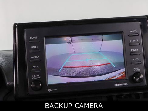 Used 2021 Toyota RAV4 LE AWD/4WD image 18