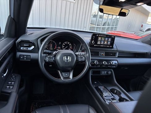 Used 2023 Honda Pilot TrailSport image 19