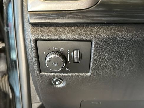 Used 2019 Jeep Grand Cherokee Laredo w/ Security & Convenience Group AWD/4WD image 19