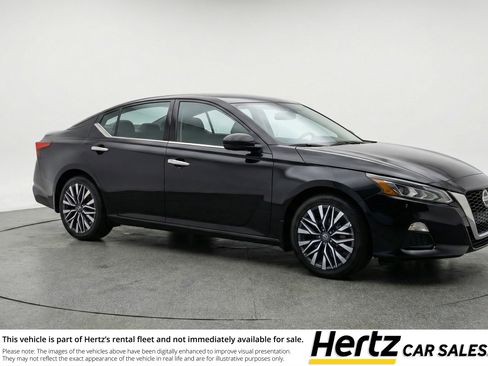 Used 2025 Nissan Altima 2.5 SV FWD image 1