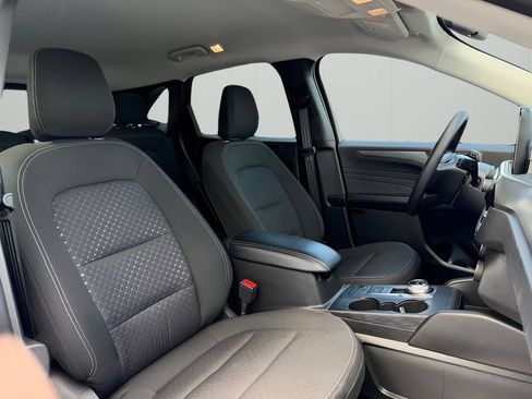 Used 2025 Ford Escape Active AWD/4WD image 18