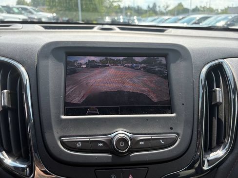 Used 2022 Chevrolet Equinox RS w/ LPO, Floor Liner Package FWD image 18