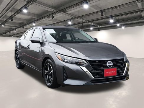 Used 2025 Nissan Sentra SV FWD image 2