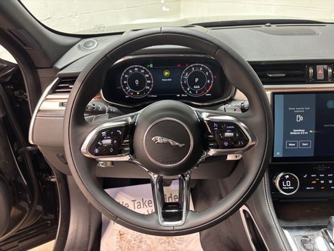 New 2026 Jaguar F-PACE R-Dynamic S image 18