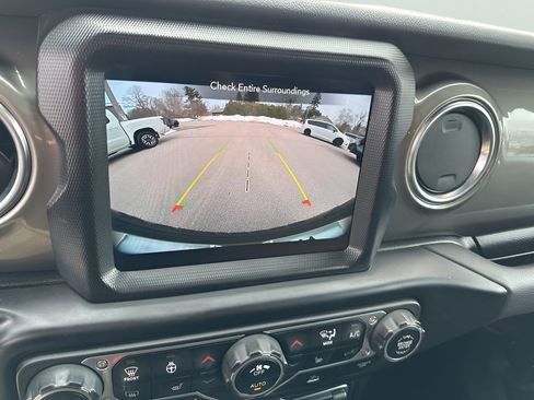 Used 2023 Jeep Wrangler Unlimited Sahara w/ Cold Weather Group AWD/4WD image 24