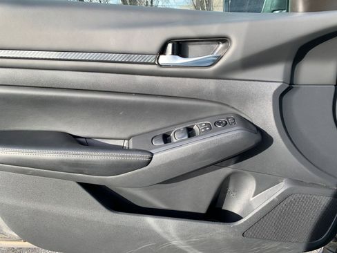 Used 2025 Nissan Altima 2.5 SV image 18