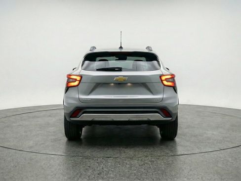 Used 2025 Chevrolet Trax LT image 7